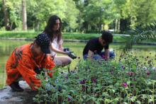  უნივერსიტეტის სტუდენტებმა,ბოტანიკურ ბაღში ტბაში არსებული კუნძულები განაახლეს