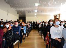  უნივერსიტეტმა პირველკურსელებთან შეხვედრა შექმნილი ეპიდსიტუაციის შესაბამისად დაგეგმა და მათ საკონფერენციო დარბაზში უმასპინძლა.